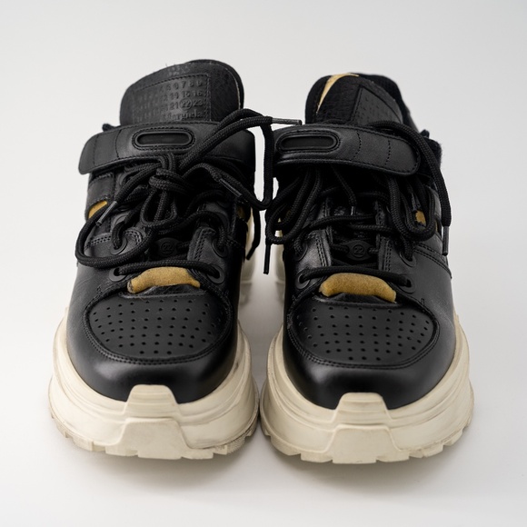 Athletic_Shoes